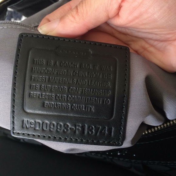 Coach Signature Hobo - Picture 3 of 5